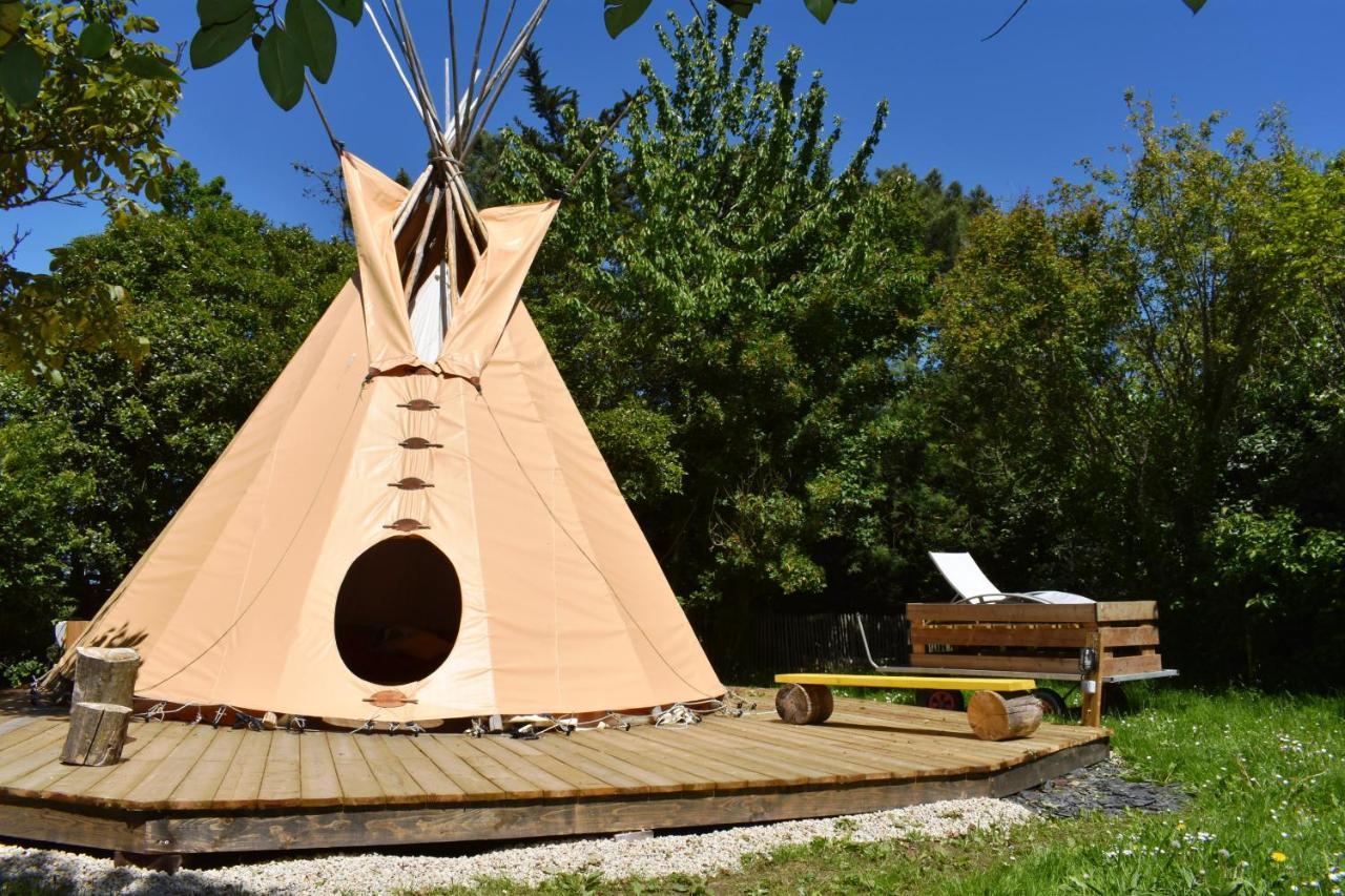 Nuit En Cheyenne Tipi A 500M De La Plage Cancale Exterior foto