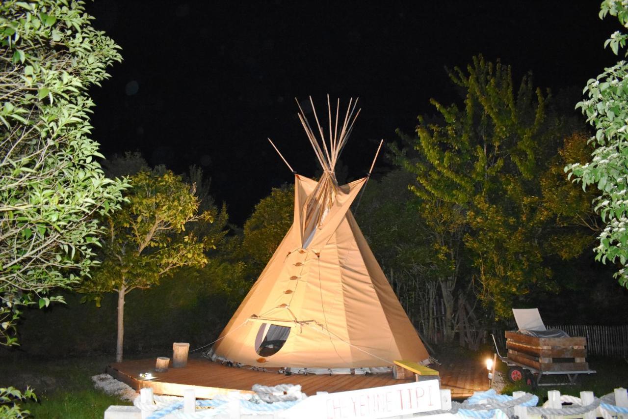 Nuit En Cheyenne Tipi A 500M De La Plage Cancale Exterior foto