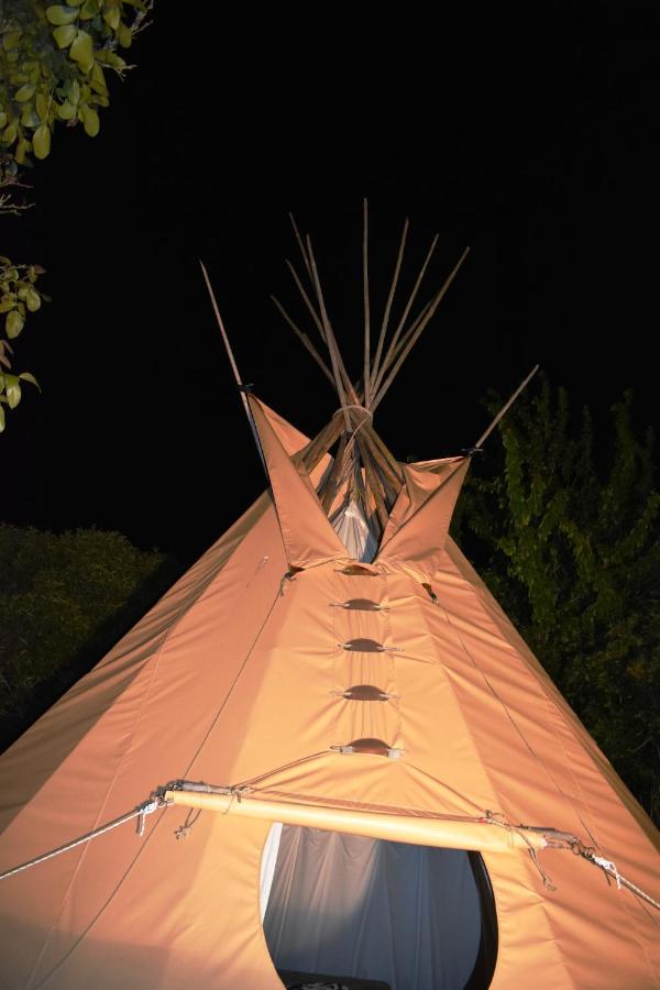Nuit En Cheyenne Tipi A 500M De La Plage Cancale Exterior foto